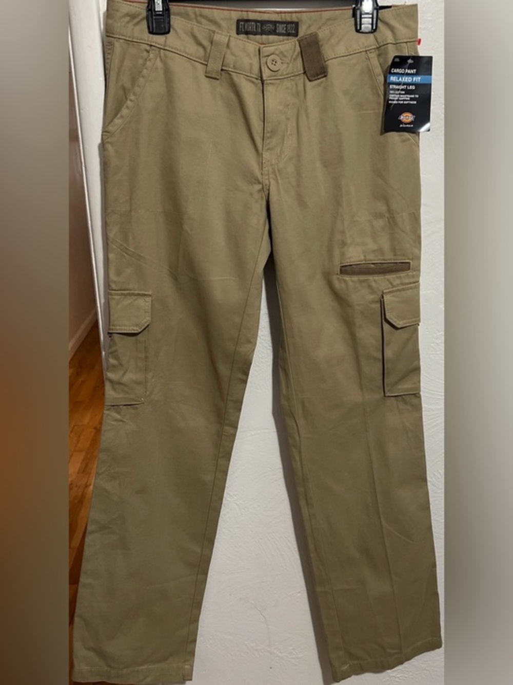 NWT Dickies Women Cargo Pants in Khaki/Tan Relaxed Fit Straight Leg Size 4R